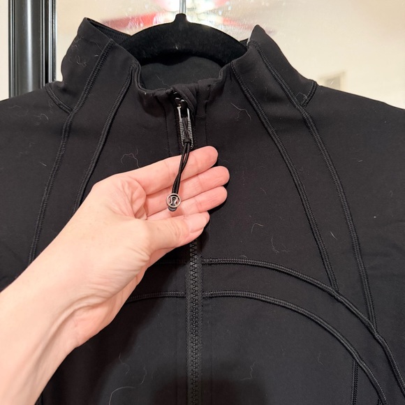 Lululemon Define Cropped Jacket in Black - Picture 2 of 4
